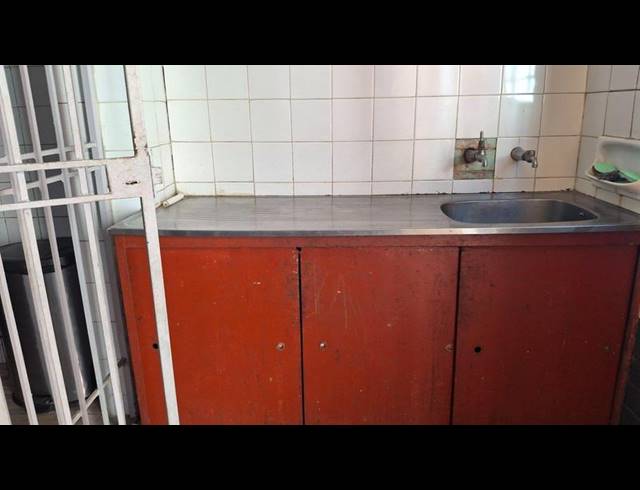 2 BEDROOM HOUSE FOR SALE IN KENILWORTH